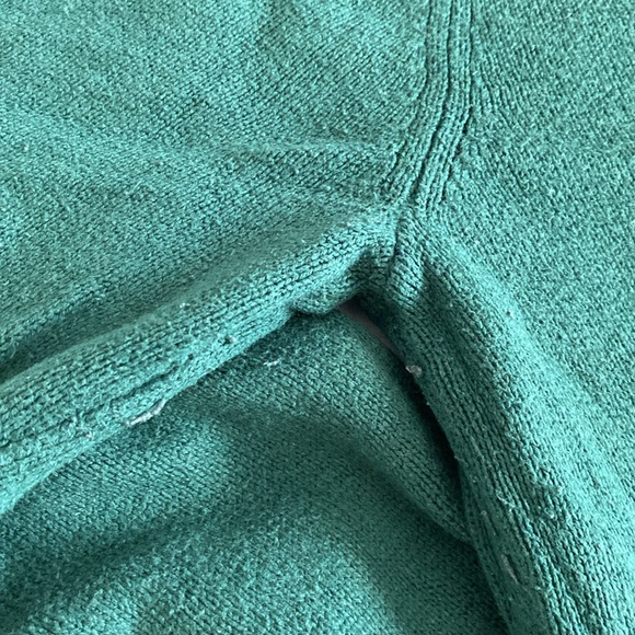 Evergreen v-neck sweater - Picture 13 of 17